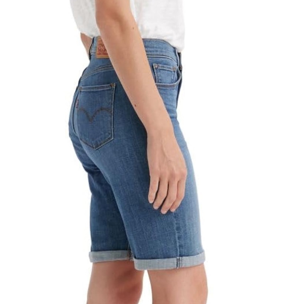 NWT • Levi's • Women's Classic Bermuda Shorts • Size 6/W28 • 😍 • Hypersoft • 💙 - Picture 2 of 11